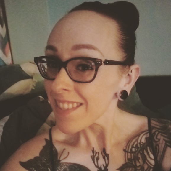 Meet your Posher, Chrissie! - Picture 2 of 2